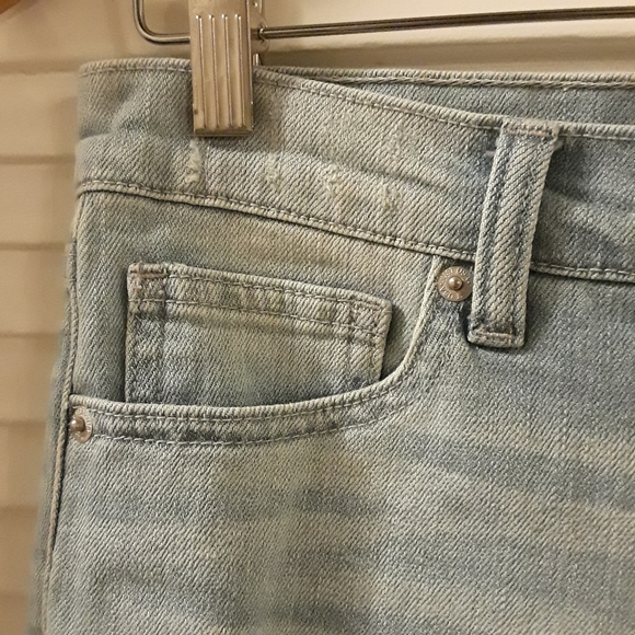 Just USA Womens Jean Shorts Size M Denim Bermuda Distressed Light Wash Mid - Picture 2 of 13